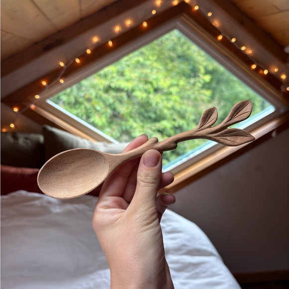 Wooden Carved Leaf Design Spoon - Picture 1 of 5